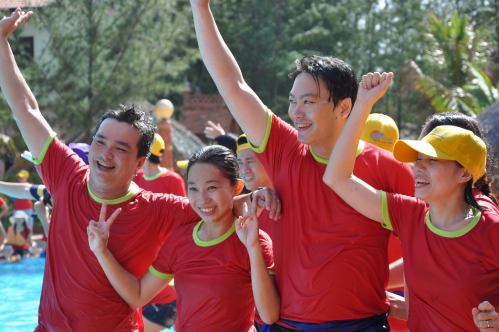 Teambuilding với Bách Tùng Việt 