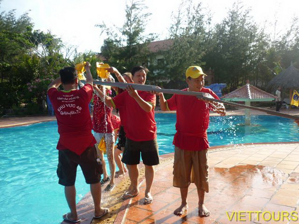 Teambuilding với Bách Tùng Việt 